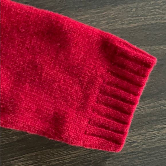 GAP Vintage 100% Lambswool Vneck Large Red Sweater - Picture 11 of 14